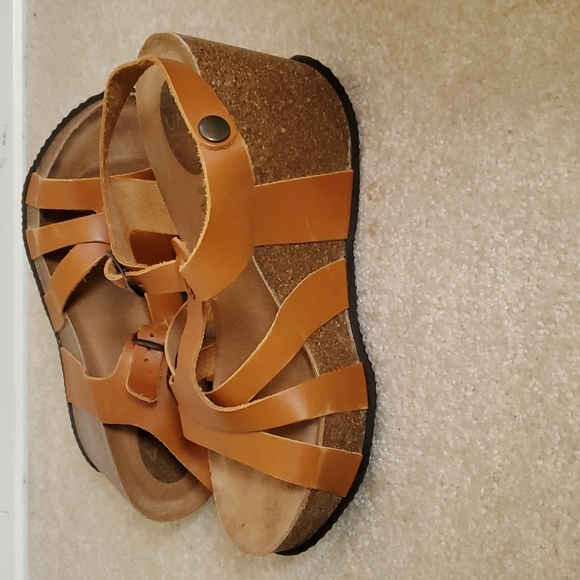 Uma Brown Leather Strappy Wedges - Picture 5 of 7